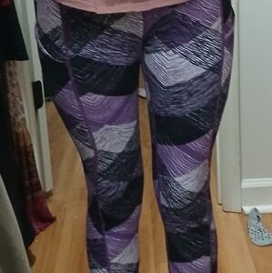 Purple Geometric Leggings by Odopos